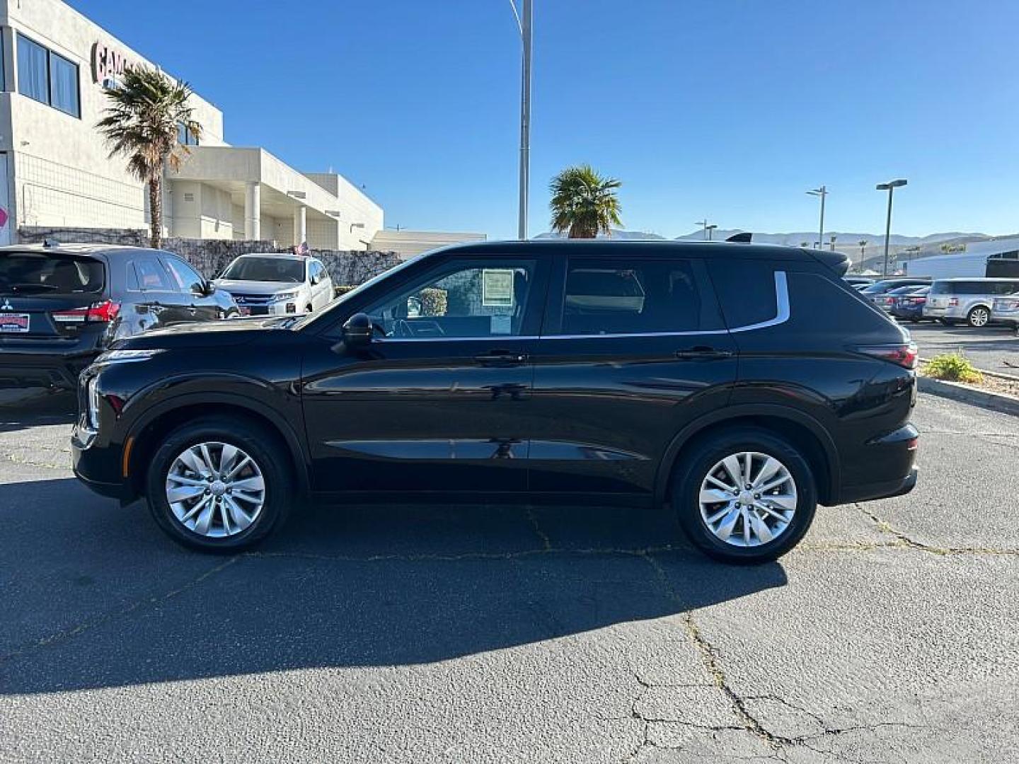2025 BLACK Mitsubishi Outlander (JA4J4UA84SZ) with an 4-Cyl 2.5 Liter engine, Automatic CVT transmission, located at 412 Auto Vista Drive, Palmdale, 93551, (661) 945-0620, 34.592636, -118.136681 - Photo#5