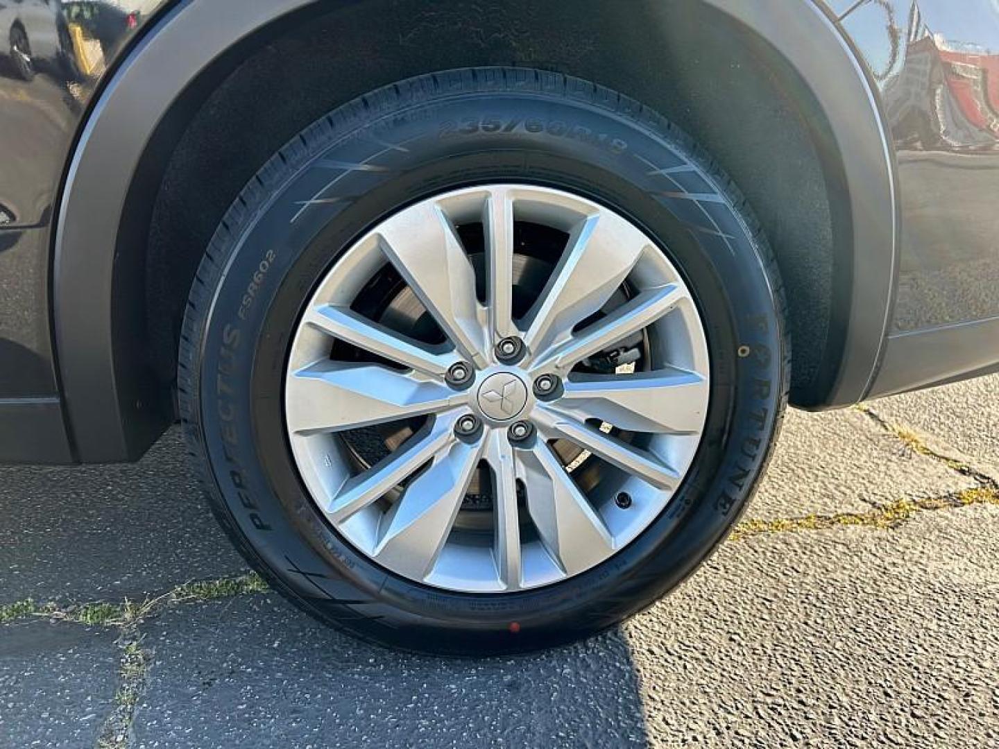 2025 BLACK Mitsubishi Outlander (JA4J4UA84SZ) with an 4-Cyl 2.5 Liter engine, Automatic CVT transmission, located at 412 Auto Vista Drive, Palmdale, 93551, (661) 945-0620, 34.592636, -118.136681 - Photo#13