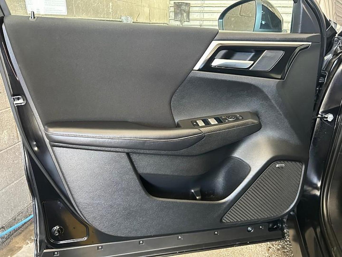 2025 BLACK Mitsubishi Outlander (JA4J4UA84SZ) with an 4-Cyl 2.5 Liter engine, Automatic CVT transmission, located at 412 Auto Vista Drive, Palmdale, 93551, (661) 945-0620, 34.592636, -118.136681 - Photo#15