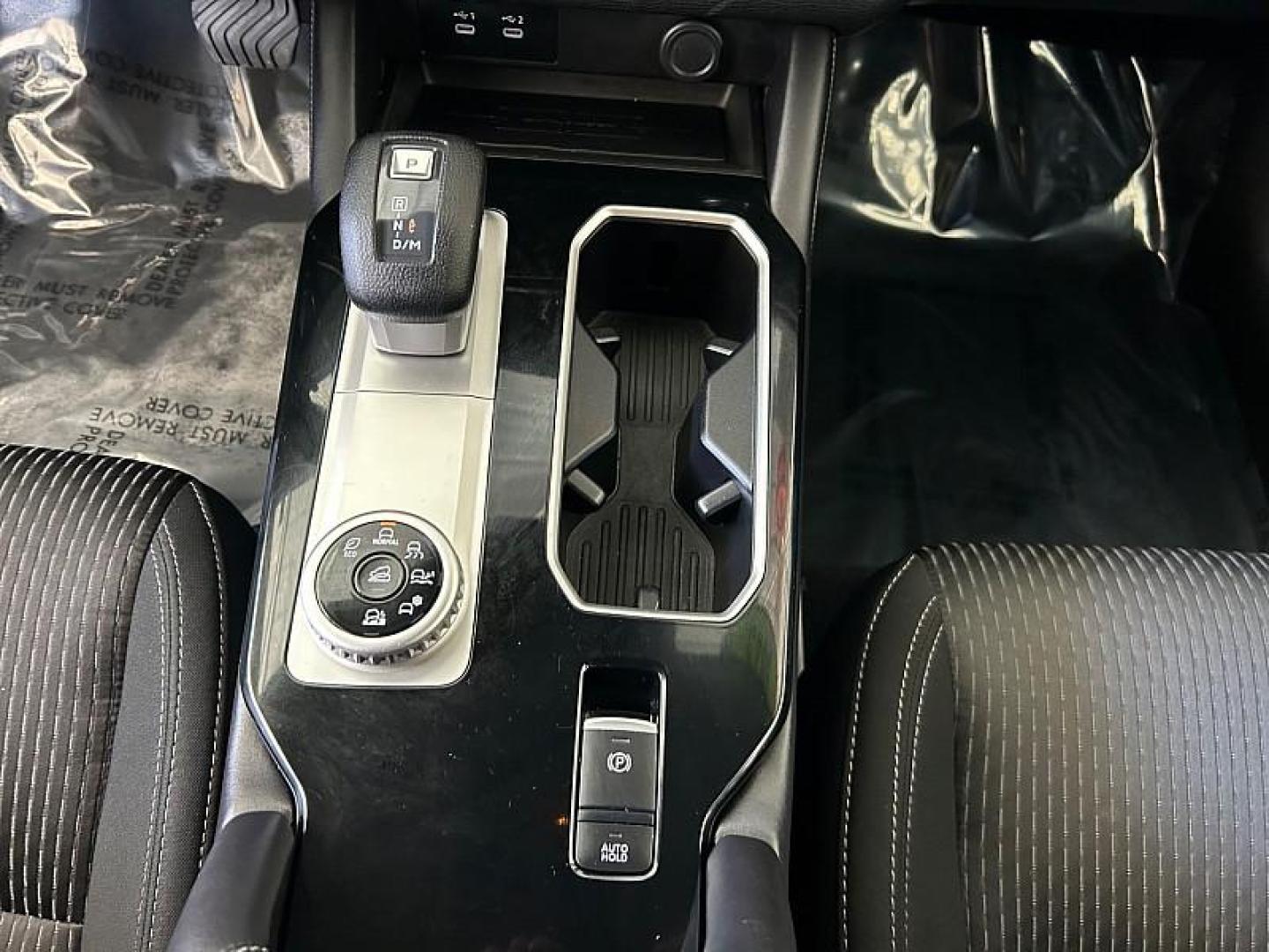 2025 BLACK Mitsubishi Outlander (JA4J4UA84SZ) with an 4-Cyl 2.5 Liter engine, Automatic CVT transmission, located at 412 Auto Vista Drive, Palmdale, 93551, (661) 945-0620, 34.592636, -118.136681 - Photo#17