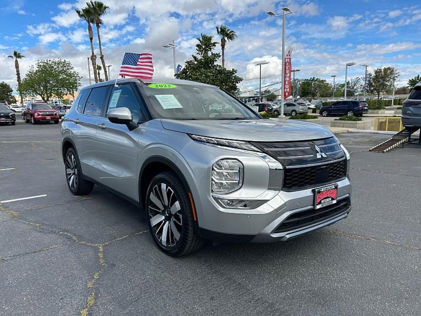 2025 SILVER Mitsubishi Outlander (JA4J3VA84SZ) with an 4-Cyl 2.5 Liter engine, Automatic CVT transmission, located at 412 Auto Vista Drive, Palmdale, 93551, (661) 945-0620, 34.592636, -118.136681 - Photo#0