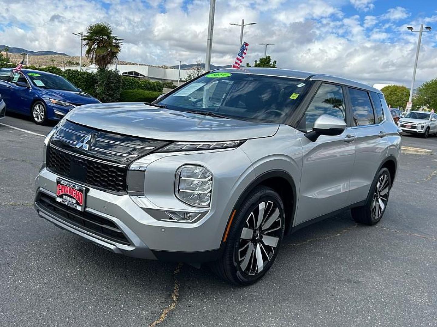 2025 SILVER Mitsubishi Outlander (JA4J3VA84SZ) with an 4-Cyl 2.5 Liter engine, Automatic CVT transmission, located at 412 Auto Vista Drive, Palmdale, 93551, (661) 945-0620, 34.592636, -118.136681 - Photo#6