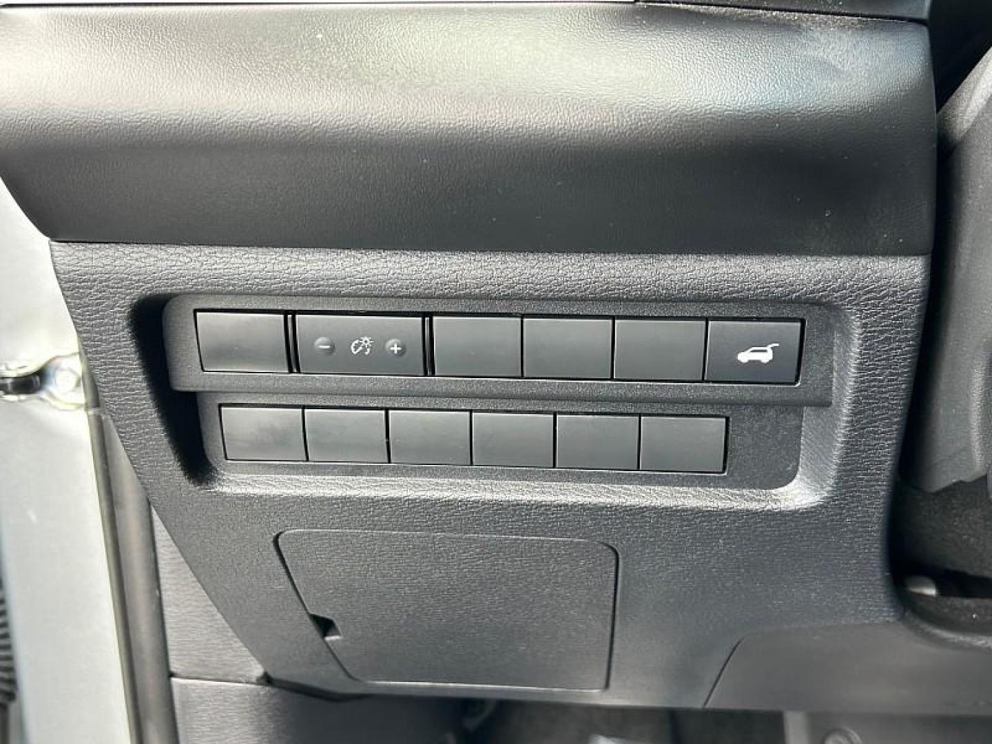 2025 SILVER Mitsubishi Outlander (JA4J3VA84SZ) with an 4-Cyl 2.5 Liter engine, Automatic CVT transmission, located at 412 Auto Vista Drive, Palmdale, 93551, (661) 945-0620, 34.592636, -118.136681 - Photo#11