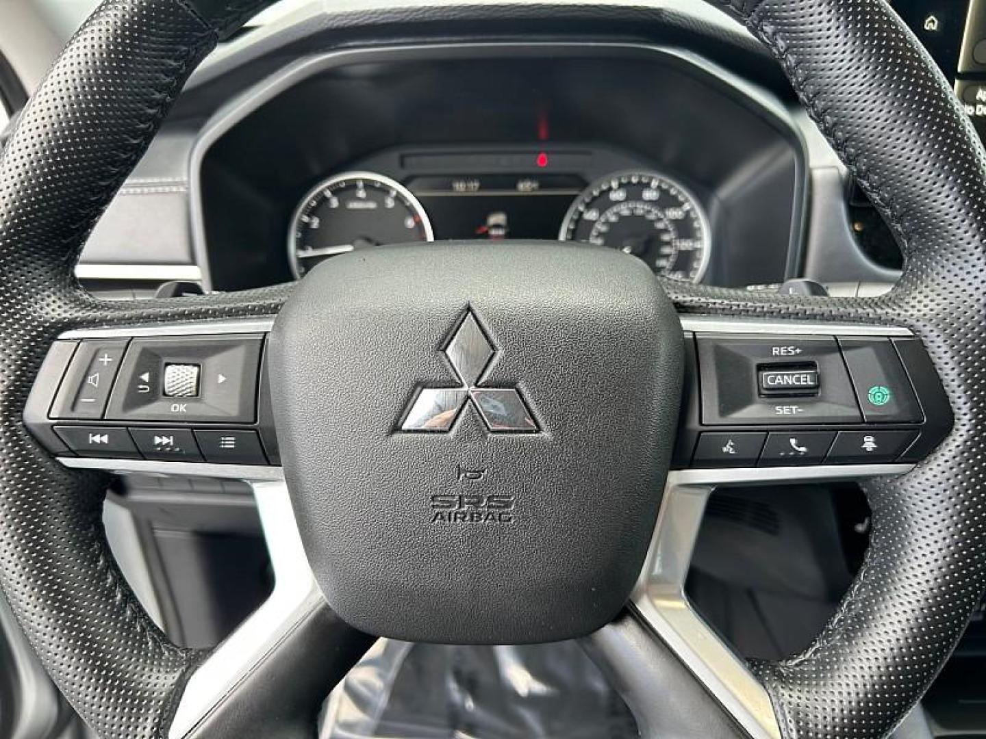 2025 SILVER Mitsubishi Outlander (JA4J3VA84SZ) with an 4-Cyl 2.5 Liter engine, Automatic CVT transmission, located at 412 Auto Vista Drive, Palmdale, 93551, (661) 945-0620, 34.592636, -118.136681 - Photo#13
