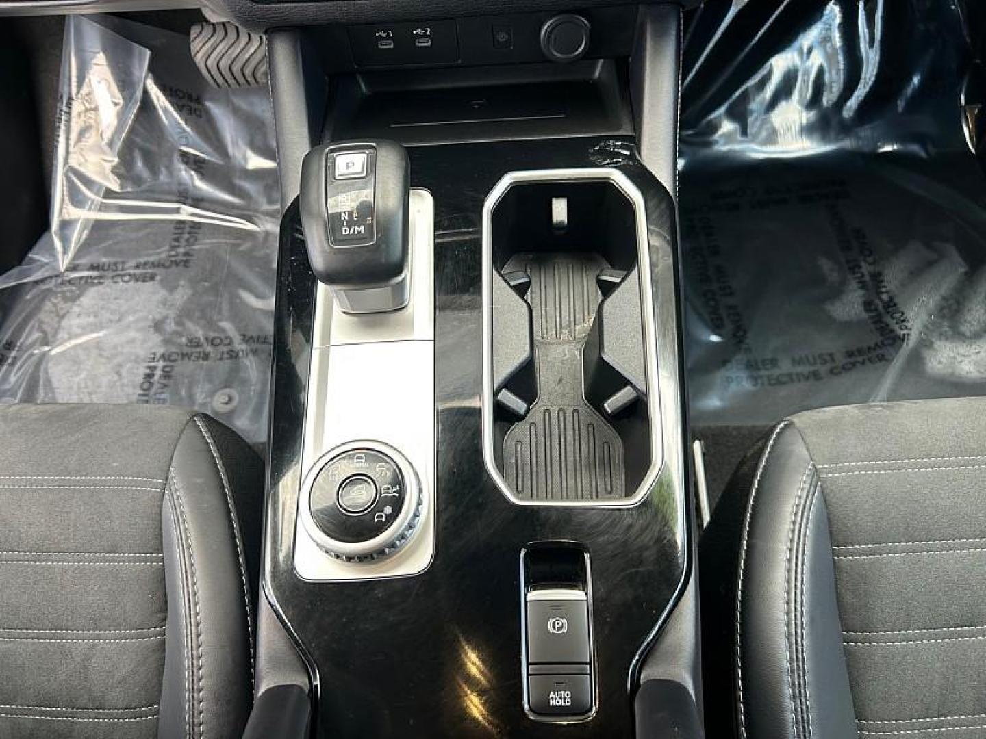 2025 SILVER Mitsubishi Outlander (JA4J3VA84SZ) with an 4-Cyl 2.5 Liter engine, Automatic CVT transmission, located at 412 Auto Vista Drive, Palmdale, 93551, (661) 945-0620, 34.592636, -118.136681 - Photo#14