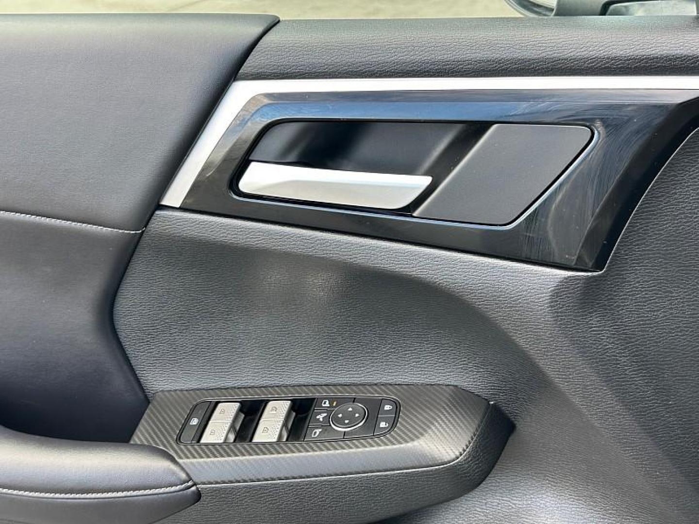 2025 SILVER Mitsubishi Outlander (JA4J3VA84SZ) with an 4-Cyl 2.5 Liter engine, Automatic CVT transmission, located at 412 Auto Vista Drive, Palmdale, 93551, (661) 945-0620, 34.592636, -118.136681 - Photo#16