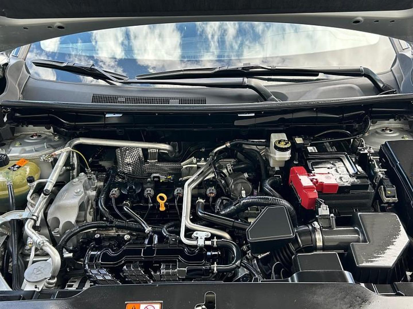 2025 SILVER Mitsubishi Outlander (JA4J3VA84SZ) with an 4-Cyl 2.5 Liter engine, Automatic CVT transmission, located at 412 Auto Vista Drive, Palmdale, 93551, (661) 945-0620, 34.592636, -118.136681 - Photo#17