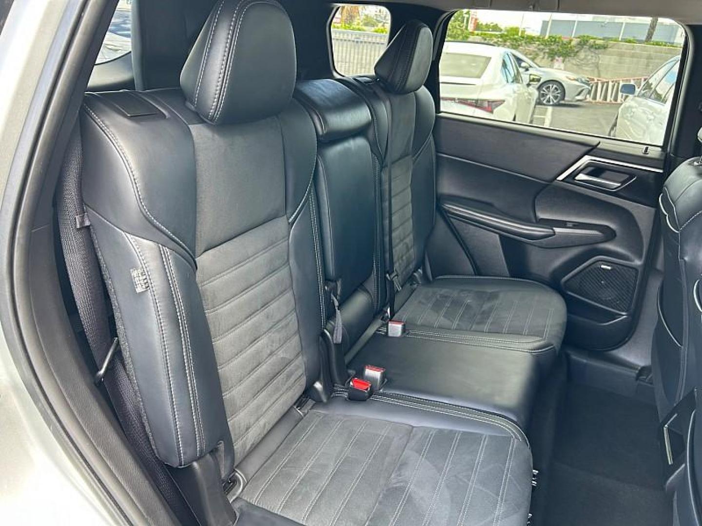 2025 SILVER Mitsubishi Outlander (JA4J3VA84SZ) with an 4-Cyl 2.5 Liter engine, Automatic CVT transmission, located at 412 Auto Vista Drive, Palmdale, 93551, (661) 945-0620, 34.592636, -118.136681 - Photo#20