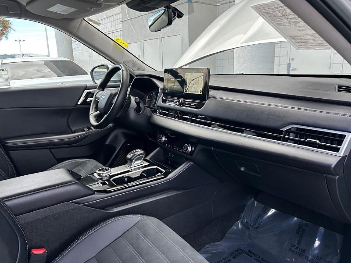 2025 SILVER Mitsubishi Outlander (JA4J3VA84SZ) with an 4-Cyl 2.5 Liter engine, Automatic CVT transmission, located at 412 Auto Vista Drive, Palmdale, 93551, (661) 945-0620, 34.592636, -118.136681 - Photo#21