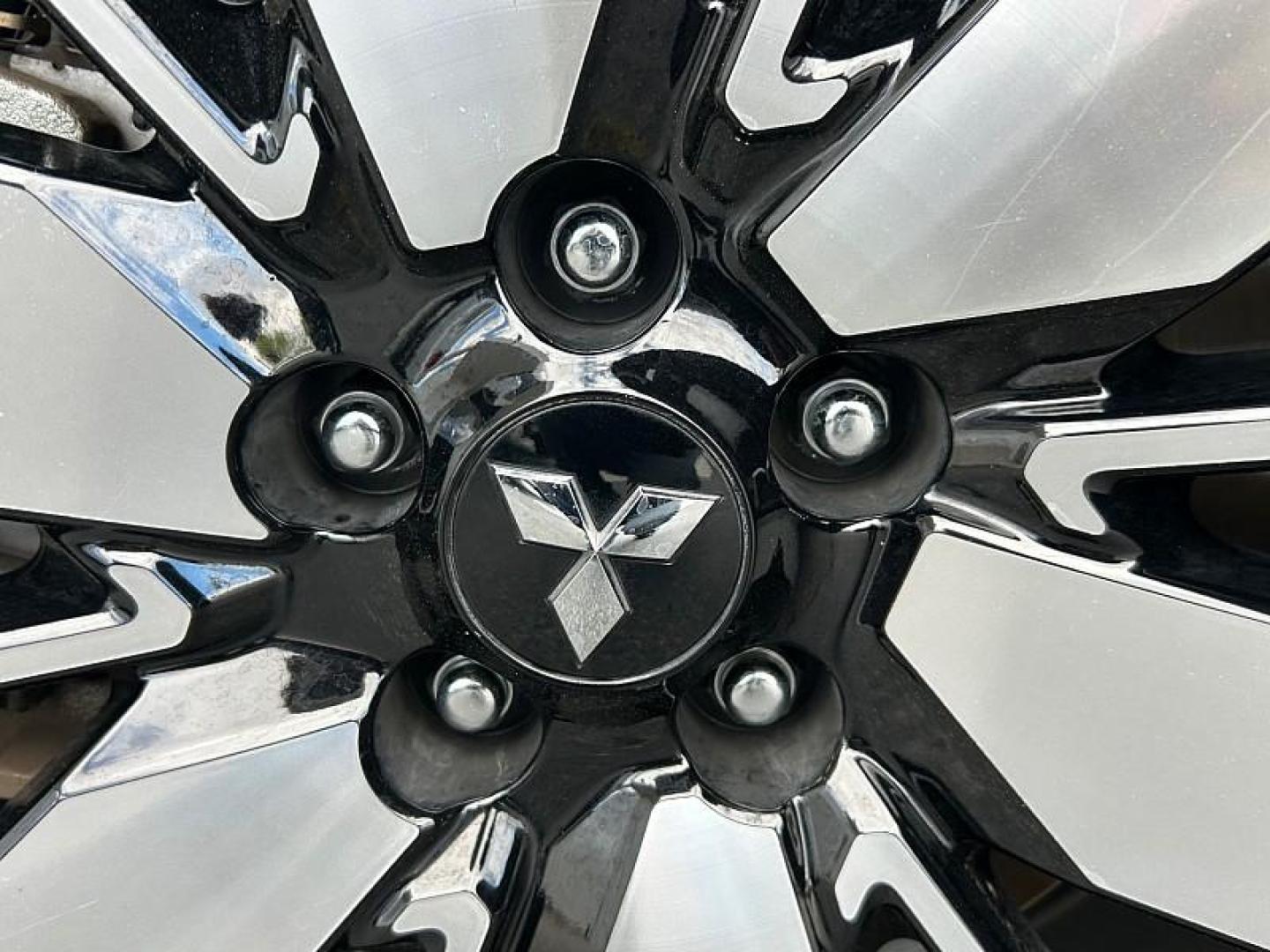 2025 SILVER Mitsubishi Outlander (JA4J3VA84SZ) with an 4-Cyl 2.5 Liter engine, Automatic CVT transmission, located at 412 Auto Vista Drive, Palmdale, 93551, (661) 945-0620, 34.592636, -118.136681 - Photo#25