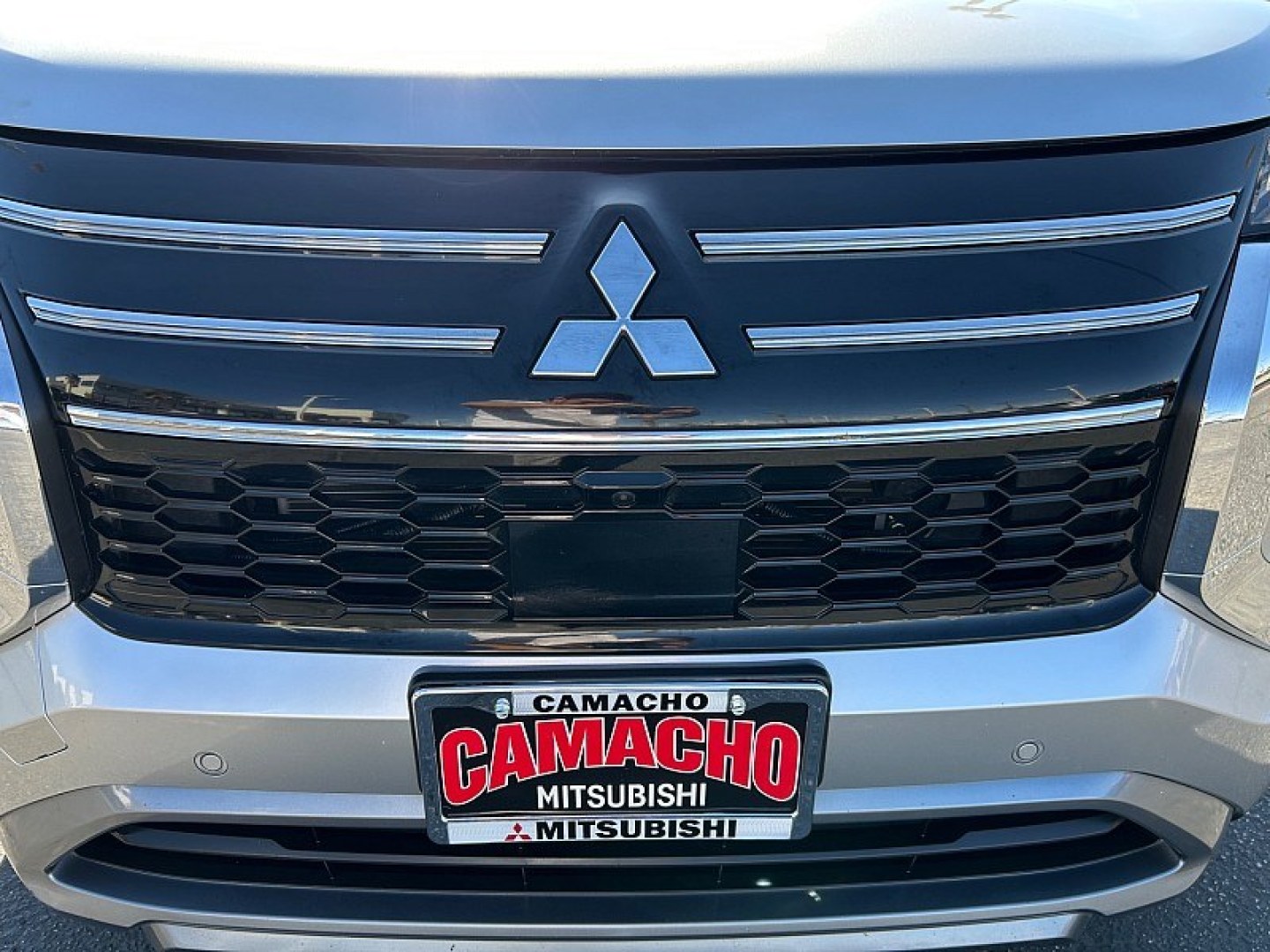 2025 Silver Mitsubishi Outlander (JA4J3VA87SZ) with an 4-Cyl 2.5 Liter engine, Automatic CVT transmission, located at 412 Auto Vista Drive, Palmdale, 93551, (661) 945-0620, 34.592636, -118.136681- Photo#4