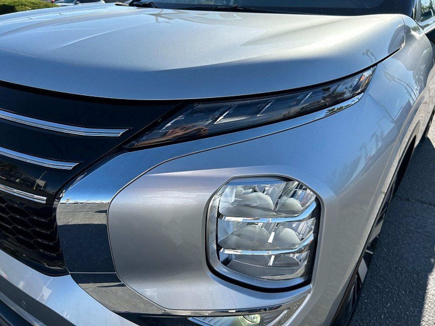 2025 Silver Mitsubishi Outlander (JA4J3VA87SZ) with an 4-Cyl 2.5 Liter engine, Automatic CVT transmission, located at 412 Auto Vista Drive, Palmdale, 93551, (661) 945-0620, 34.592636, -118.136681- Photo#9