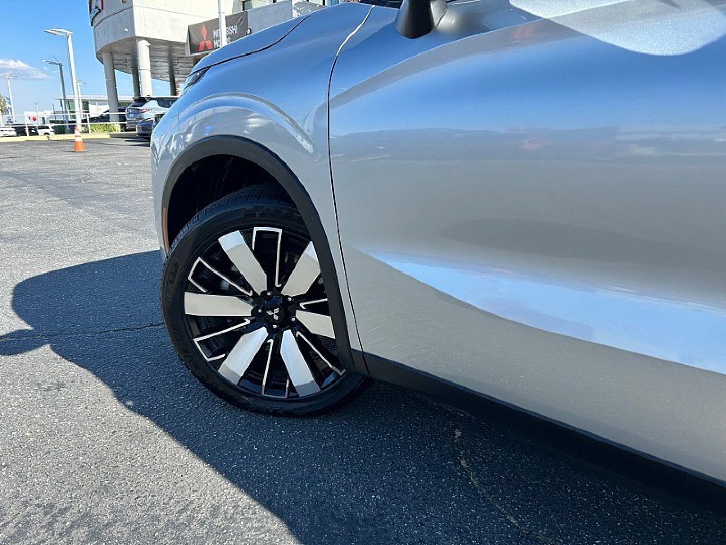 2025 Silver Mitsubishi Outlander (JA4J3VA87SZ) with an 4-Cyl 2.5 Liter engine, Automatic CVT transmission, located at 412 Auto Vista Drive, Palmdale, 93551, (661) 945-0620, 34.592636, -118.136681- Photo#10