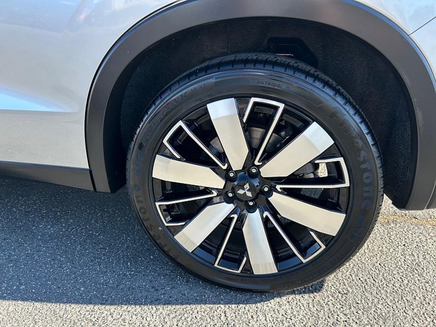 2025 Silver Mitsubishi Outlander (JA4J3VA87SZ) with an 4-Cyl 2.5 Liter engine, Automatic CVT transmission, located at 412 Auto Vista Drive, Palmdale, 93551, (661) 945-0620, 34.592636, -118.136681- Photo#13