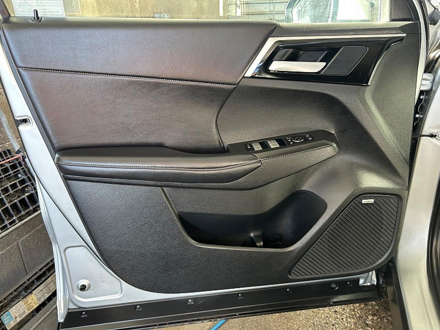 2025 Silver Mitsubishi Outlander (JA4J3VA87SZ) with an 4-Cyl 2.5 Liter engine, Automatic CVT transmission, located at 412 Auto Vista Drive, Palmdale, 93551, (661) 945-0620, 34.592636, -118.136681- Photo#16