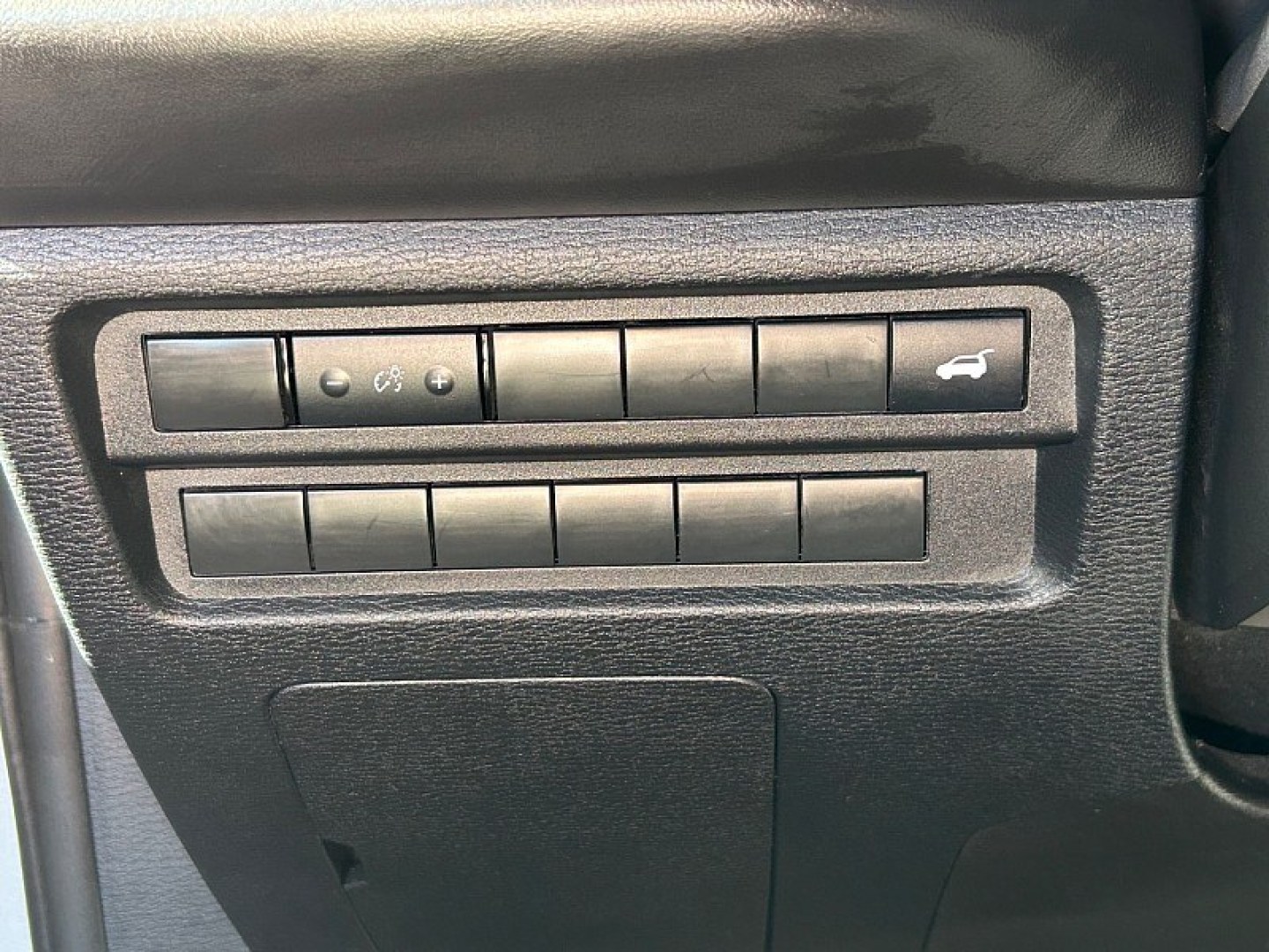 2025 Silver Mitsubishi Outlander (JA4J3VA87SZ) with an 4-Cyl 2.5 Liter engine, Automatic CVT transmission, located at 412 Auto Vista Drive, Palmdale, 93551, (661) 945-0620, 34.592636, -118.136681- Photo#29