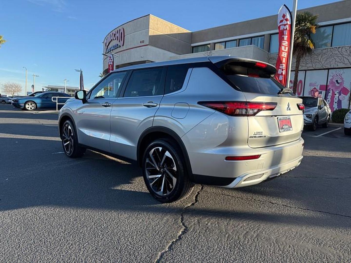 2025 BLACK Mitsubishi Outlander Plug-In Hybrid (JA4T5VA94SZ) with an 4-Cyl Hybrid 2.4 Liter engine, Automatic 1-Spd transmission, located at 412 Auto Vista Drive, Palmdale, 93551, (661) 945-0620, 34.592636, -118.136681 - Photo#4