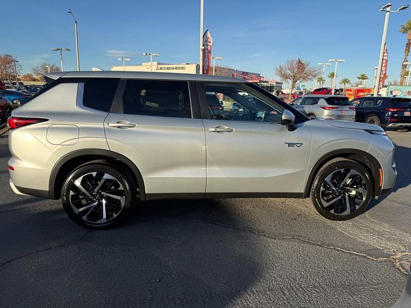 2025 BLACK Mitsubishi Outlander Plug-In Hybrid (JA4T5VA94SZ) with an 4-Cyl Hybrid 2.4 Liter engine, Automatic 1-Spd transmission, located at 412 Auto Vista Drive, Palmdale, 93551, (661) 945-0620, 34.592636, -118.136681 - Photo#7