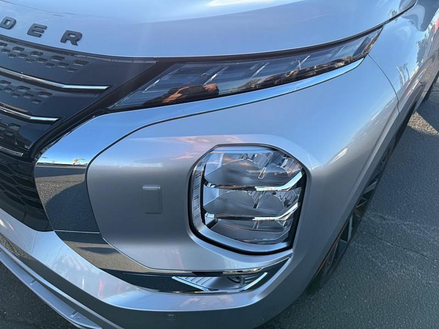 2025 BLACK Mitsubishi Outlander Plug-In Hybrid (JA4T5VA94SZ) with an 4-Cyl Hybrid 2.4 Liter engine, Automatic 1-Spd transmission, located at 412 Auto Vista Drive, Palmdale, 93551, (661) 945-0620, 34.592636, -118.136681 - Photo#9