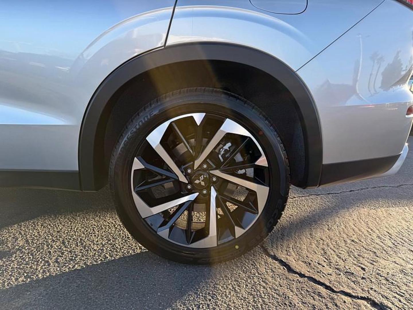 2025 BLACK Mitsubishi Outlander Plug-In Hybrid (JA4T5VA94SZ) with an 4-Cyl Hybrid 2.4 Liter engine, Automatic 1-Spd transmission, located at 412 Auto Vista Drive, Palmdale, 93551, (661) 945-0620, 34.592636, -118.136681 - Photo#12