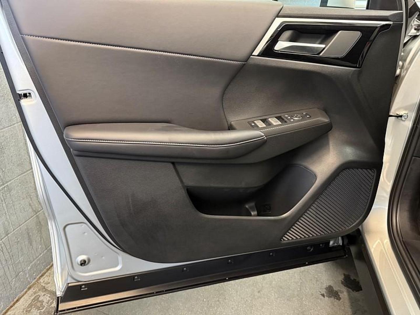 2025 BLACK Mitsubishi Outlander Plug-In Hybrid (JA4T5VA94SZ) with an 4-Cyl Hybrid 2.4 Liter engine, Automatic 1-Spd transmission, located at 412 Auto Vista Drive, Palmdale, 93551, (661) 945-0620, 34.592636, -118.136681 - Photo#15