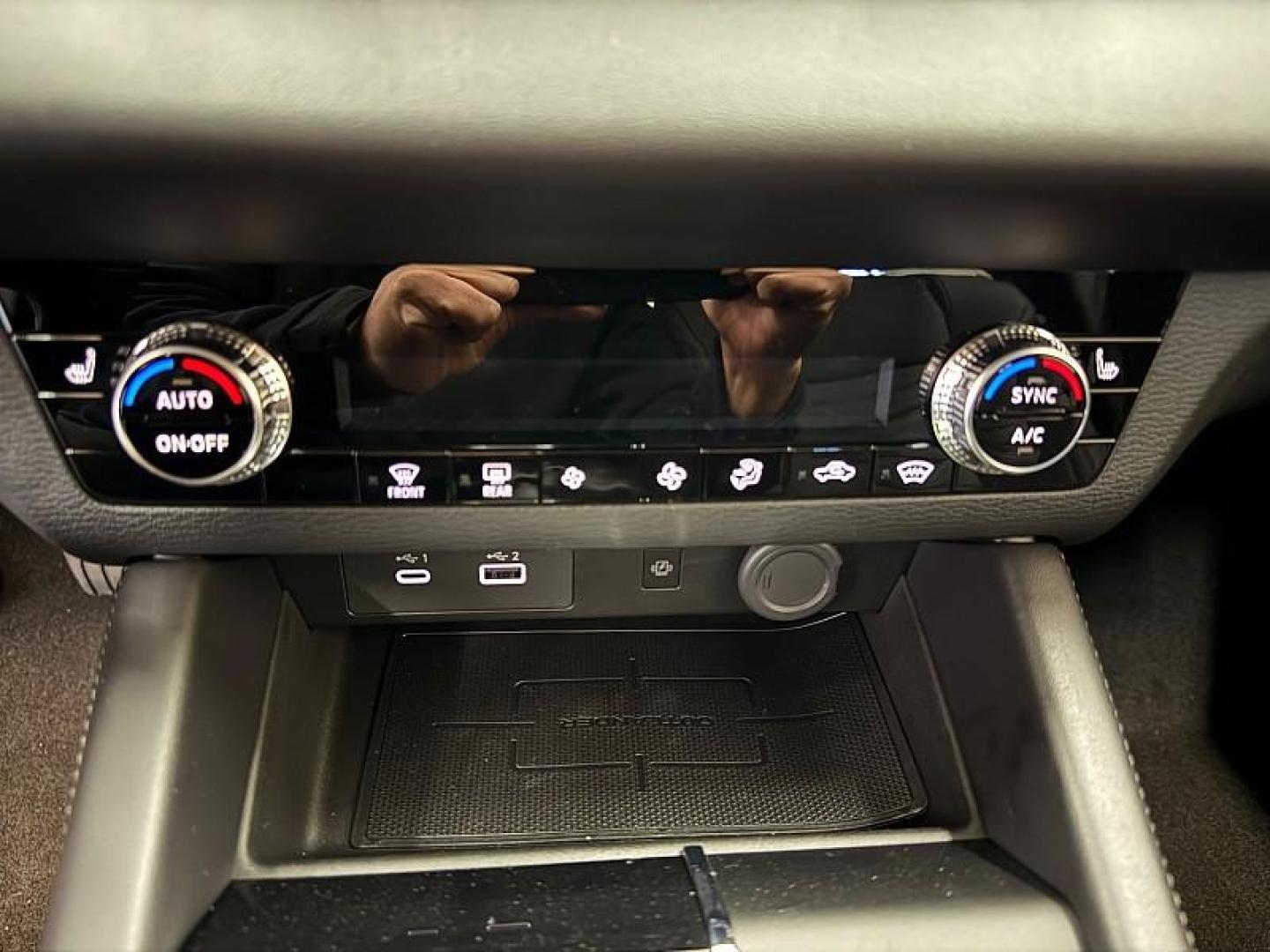 2025 BLACK Mitsubishi Outlander Plug-In Hybrid (JA4T5VA94SZ) with an 4-Cyl Hybrid 2.4 Liter engine, Automatic 1-Spd transmission, located at 412 Auto Vista Drive, Palmdale, 93551, (661) 945-0620, 34.592636, -118.136681 - Photo#20