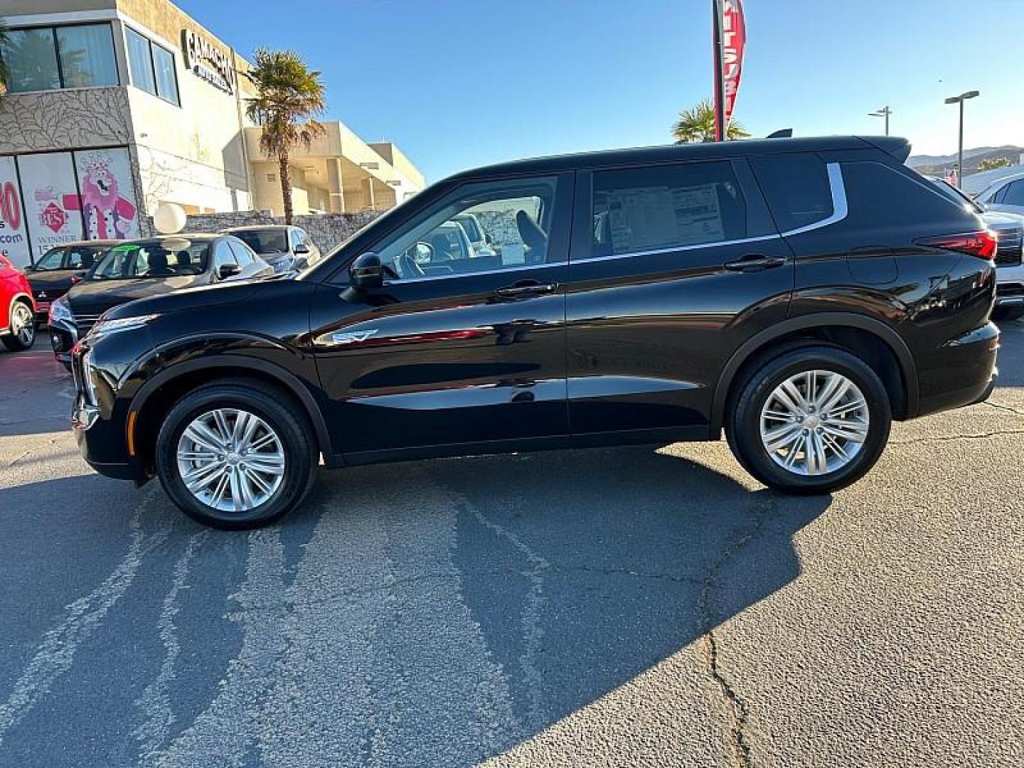 2025 BLACK Mitsubishi Outlander Plug-In Hybrid (JA4T5UA9XSZ) with an 4-Cyl Hybrid 2.4 Liter engine, Automatic 1-Spd transmission, located at 412 Auto Vista Drive, Palmdale, 93551, (661) 945-0620, 34.592636, -118.136681 - Photo#3
