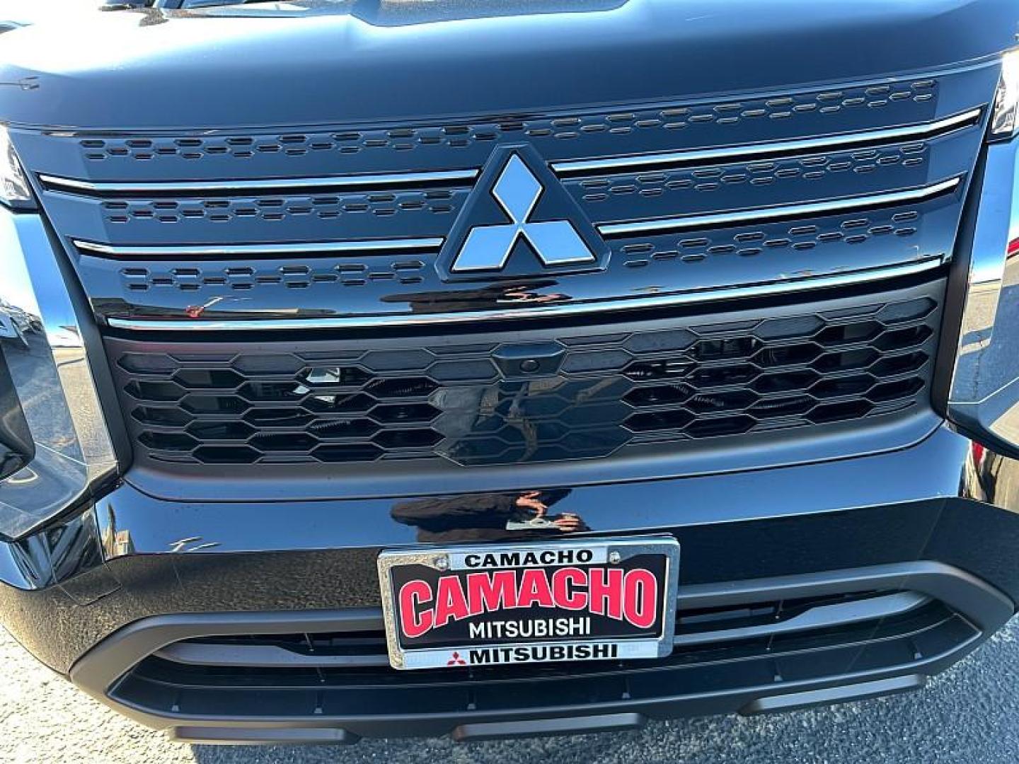 2025 BLACK Mitsubishi Outlander Plug-In Hybrid (JA4T5UA9XSZ) with an 4-Cyl Hybrid 2.4 Liter engine, Automatic 1-Spd transmission, located at 412 Auto Vista Drive, Palmdale, 93551, (661) 945-0620, 34.592636, -118.136681 - Photo#8