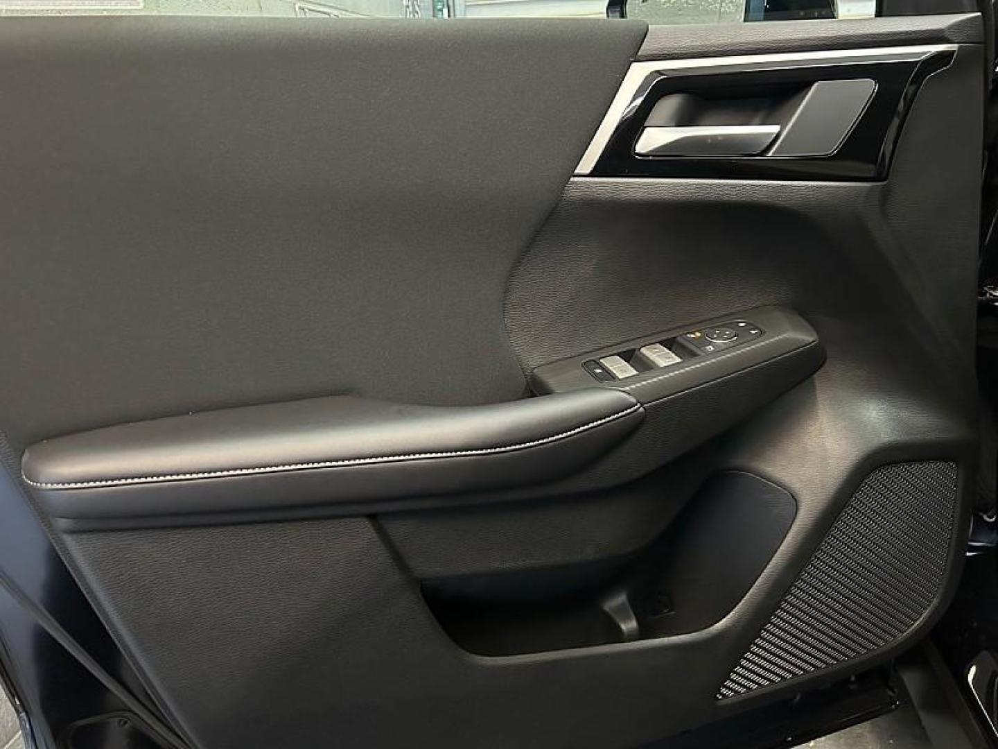 2025 BLACK Mitsubishi Outlander Plug-In Hybrid (JA4T5UA9XSZ) with an 4-Cyl Hybrid 2.4 Liter engine, Automatic 1-Spd transmission, located at 412 Auto Vista Drive, Palmdale, 93551, (661) 945-0620, 34.592636, -118.136681 - Photo#17