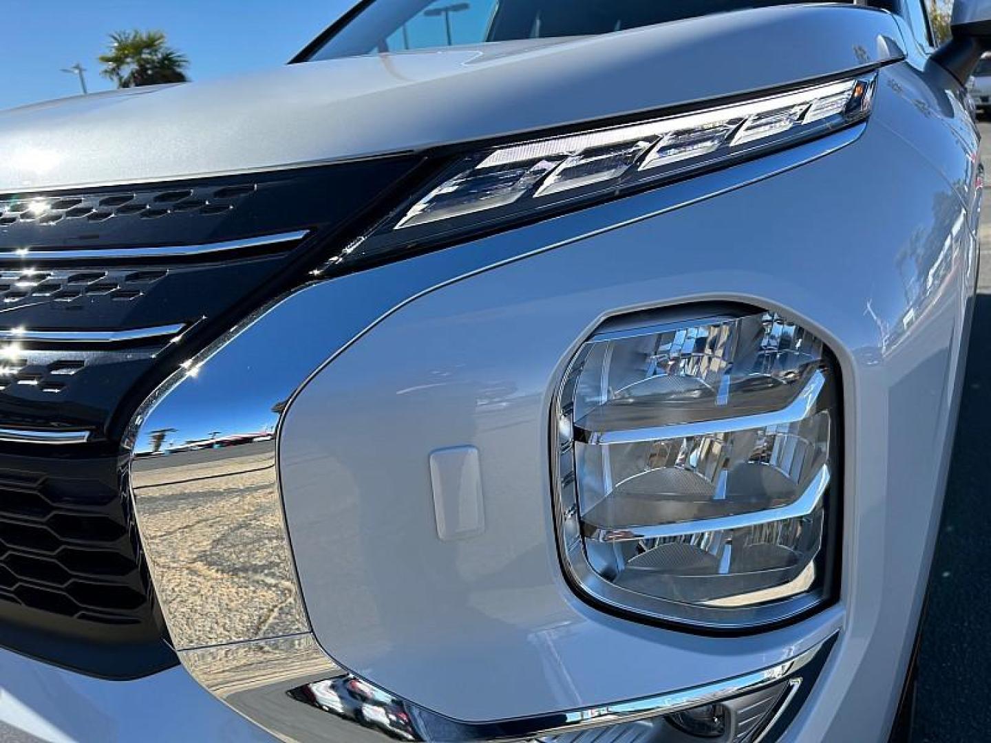 2025 Mitsubishi Outlander Plug-In Hybrid (JA4T5VA95SZ) with an 4-Cyl Hybrid 2.4 Liter engine, Automatic 1-Spd transmission, located at 412 Auto Vista Drive, Palmdale, 93551, (661) 945-0620, 34.592636, -118.136681 - Photo#7