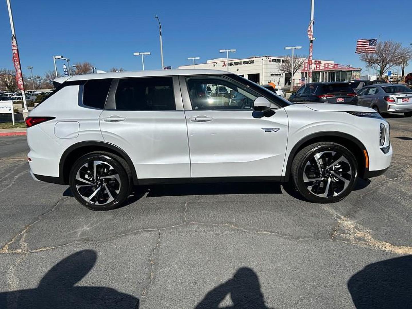 2025 Mitsubishi Outlander Plug-In Hybrid (JA4T5VA95SZ) with an 4-Cyl Hybrid 2.4 Liter engine, Automatic 1-Spd transmission, located at 412 Auto Vista Drive, Palmdale, 93551, (661) 945-0620, 34.592636, -118.136681 - Photo#9
