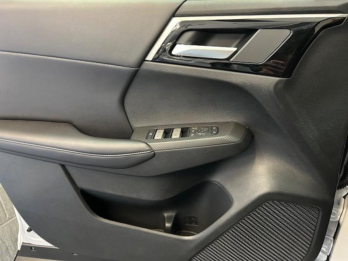 2025 Mitsubishi Outlander Plug-In Hybrid (JA4T5VA95SZ) with an 4-Cyl Hybrid 2.4 Liter engine, Automatic 1-Spd transmission, located at 412 Auto Vista Drive, Palmdale, 93551, (661) 945-0620, 34.592636, -118.136681 - Photo#16