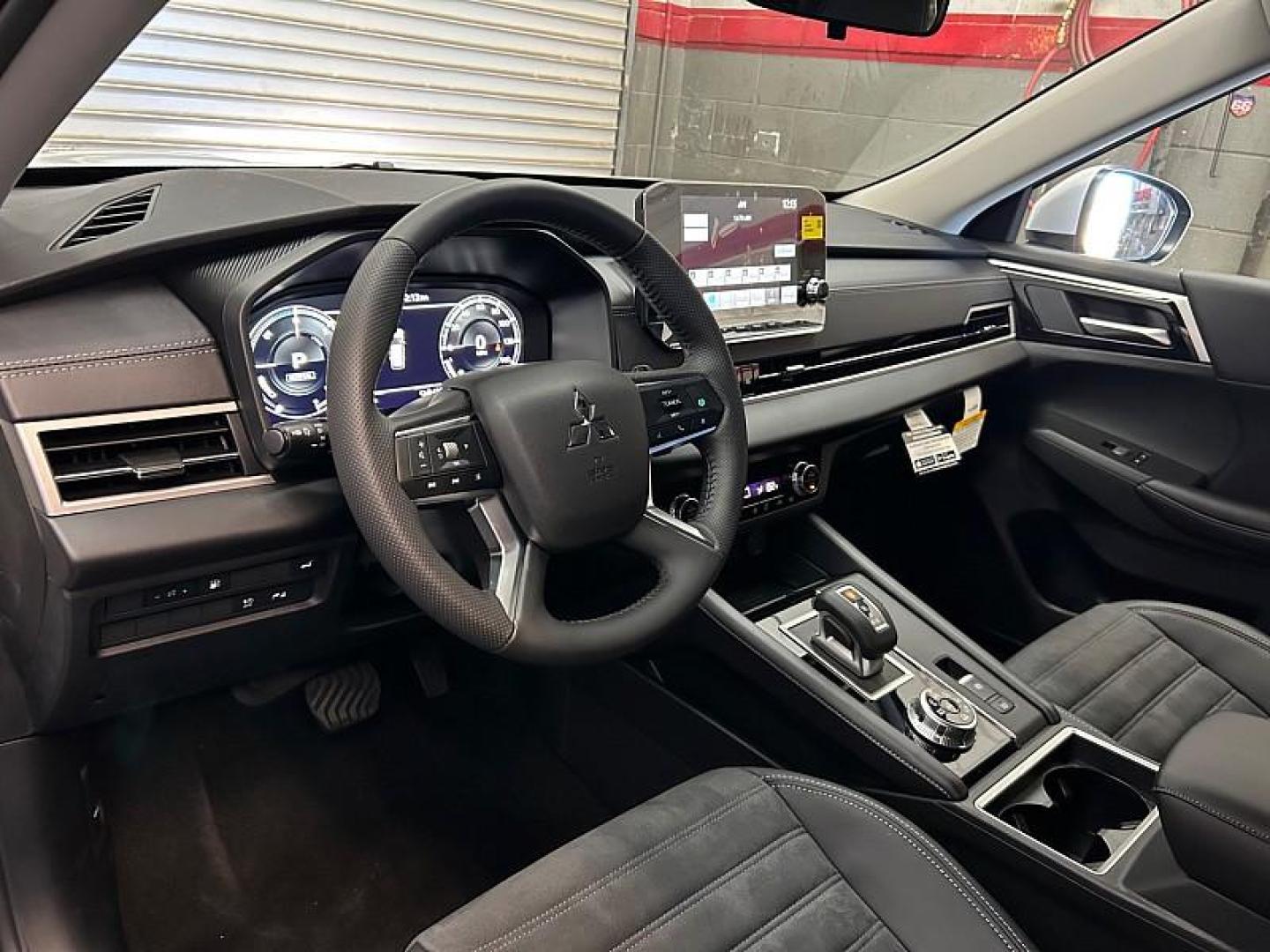 2025 Mitsubishi Outlander Plug-In Hybrid (JA4T5VA95SZ) with an 4-Cyl Hybrid 2.4 Liter engine, Automatic 1-Spd transmission, located at 412 Auto Vista Drive, Palmdale, 93551, (661) 945-0620, 34.592636, -118.136681 - Photo#17