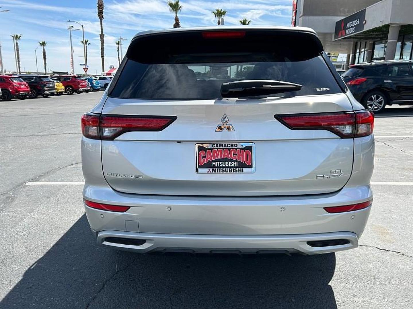 2025 Mitsubishi Outlander Plug-In Hybrid (JA4T5WA93SZ) with an 4-Cyl Hybrid 2.4 Liter engine, Automatic 1-Spd transmission, located at 412 Auto Vista Drive, Palmdale, 93551, (661) 945-0620, 34.592636, -118.136681 - Photo#3