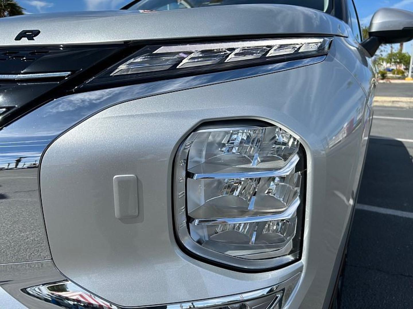 2025 Mitsubishi Outlander Plug-In Hybrid (JA4T5WA93SZ) with an 4-Cyl Hybrid 2.4 Liter engine, Automatic 1-Spd transmission, located at 412 Auto Vista Drive, Palmdale, 93551, (661) 945-0620, 34.592636, -118.136681 - Photo#8