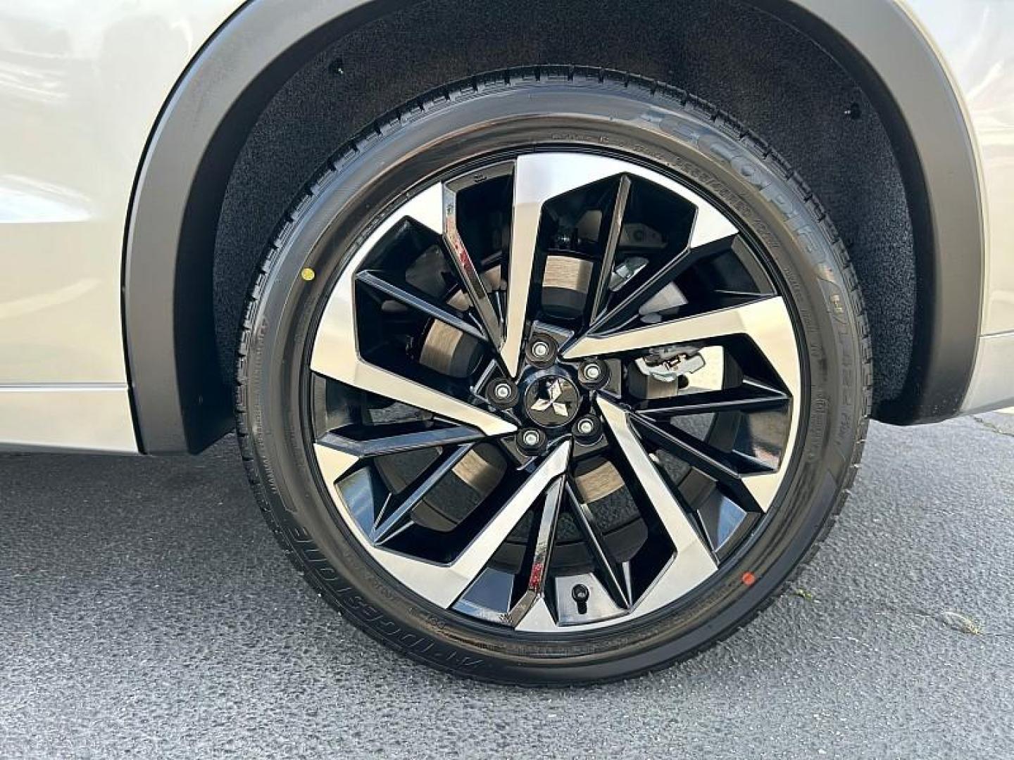 2025 Mitsubishi Outlander Plug-In Hybrid (JA4T5WA93SZ) with an 4-Cyl Hybrid 2.4 Liter engine, Automatic 1-Spd transmission, located at 412 Auto Vista Drive, Palmdale, 93551, (661) 945-0620, 34.592636, -118.136681 - Photo#13