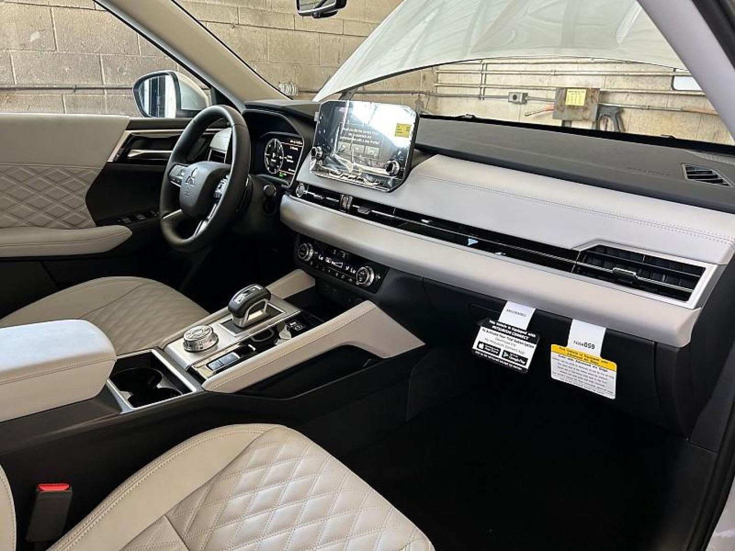 2025 Mitsubishi Outlander Plug-In Hybrid (JA4T5WA93SZ) with an 4-Cyl Hybrid 2.4 Liter engine, Automatic 1-Spd transmission, located at 412 Auto Vista Drive, Palmdale, 93551, (661) 945-0620, 34.592636, -118.136681 - Photo#29