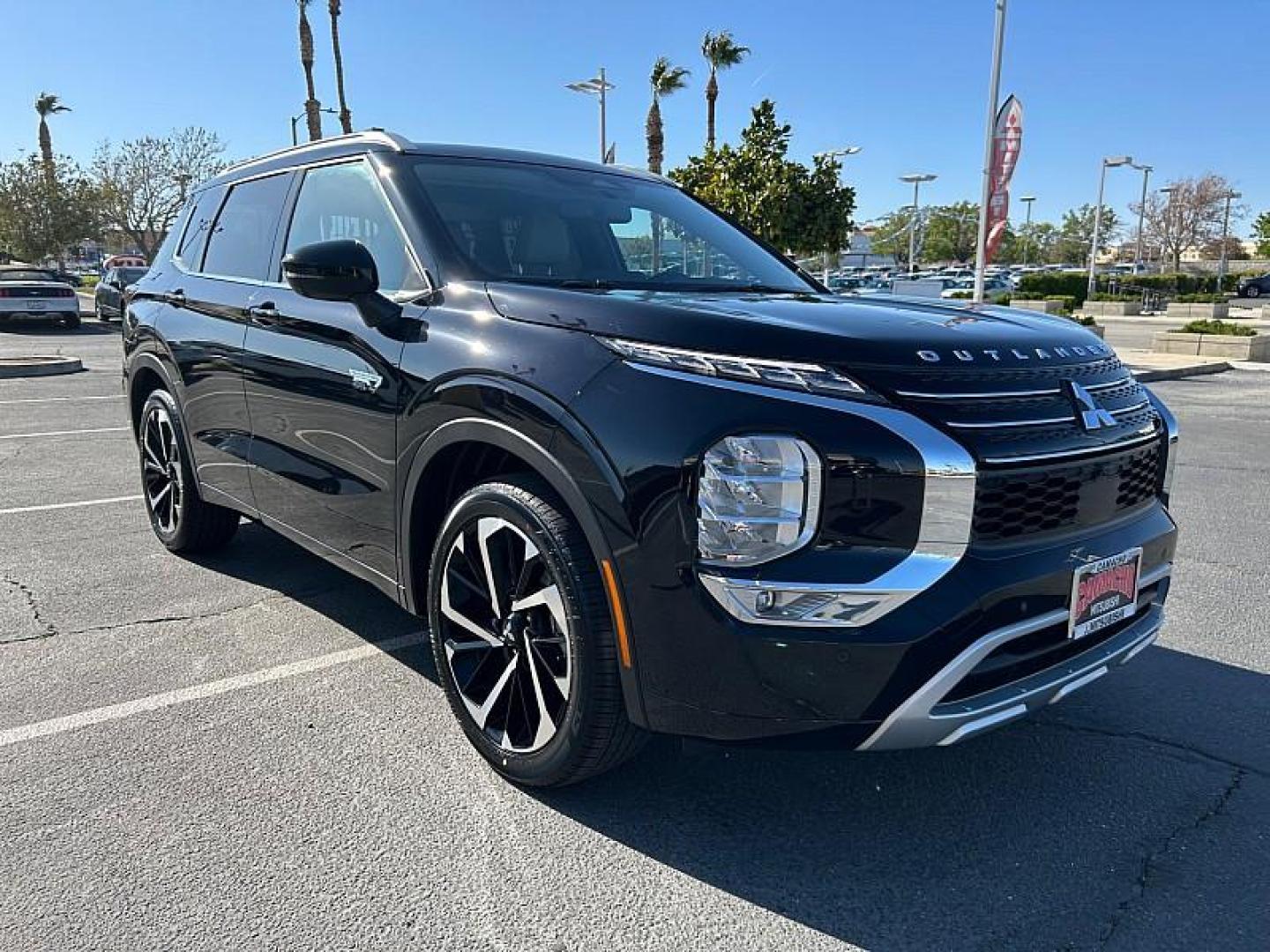2025 Mitsubishi Outlander Plug-In Hybrid (JA4T5WA92SZ) with an 4-Cyl Hybrid 2.4 Liter engine, Automatic 1-Spd transmission, located at 412 Auto Vista Drive, Palmdale, 93551, (661) 945-0620, 34.592636, -118.136681 - Photo#0