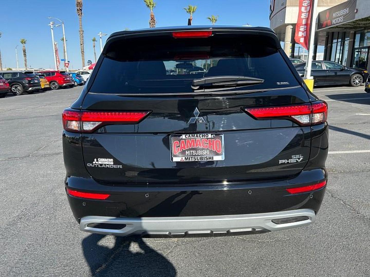 2025 Mitsubishi Outlander Plug-In Hybrid (JA4T5WA92SZ) with an 4-Cyl Hybrid 2.4 Liter engine, Automatic 1-Spd transmission, located at 412 Auto Vista Drive, Palmdale, 93551, (661) 945-0620, 34.592636, -118.136681 - Photo#3