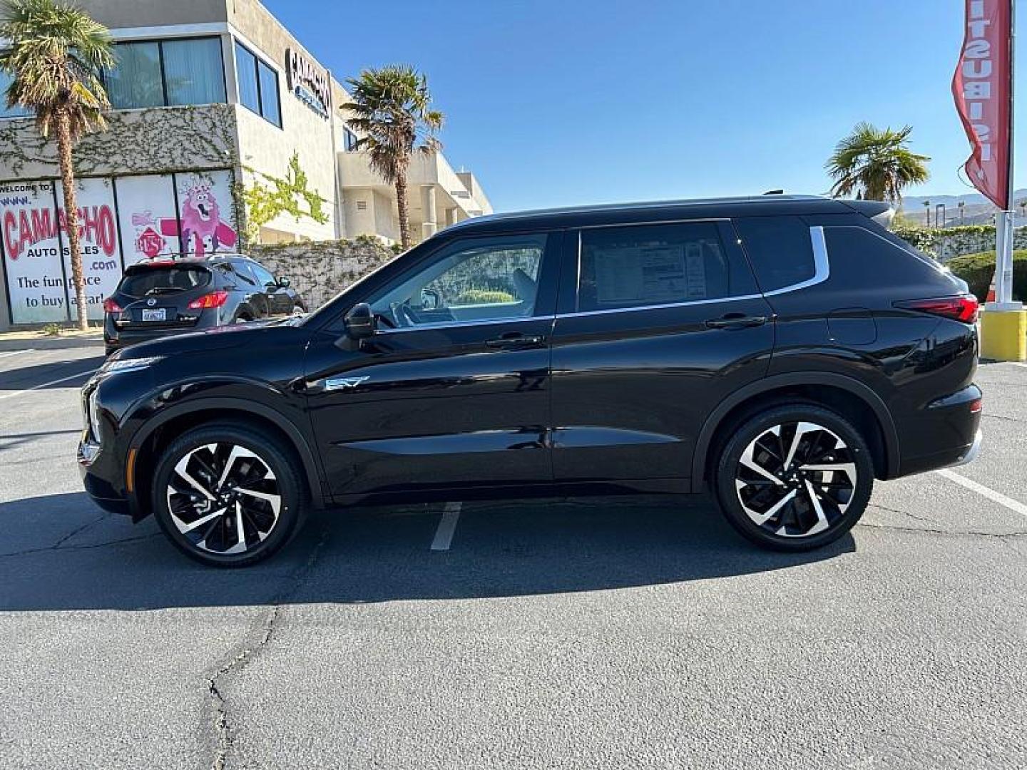 2025 Mitsubishi Outlander Plug-In Hybrid (JA4T5WA92SZ) with an 4-Cyl Hybrid 2.4 Liter engine, Automatic 1-Spd transmission, located at 412 Auto Vista Drive, Palmdale, 93551, (661) 945-0620, 34.592636, -118.136681 - Photo#5