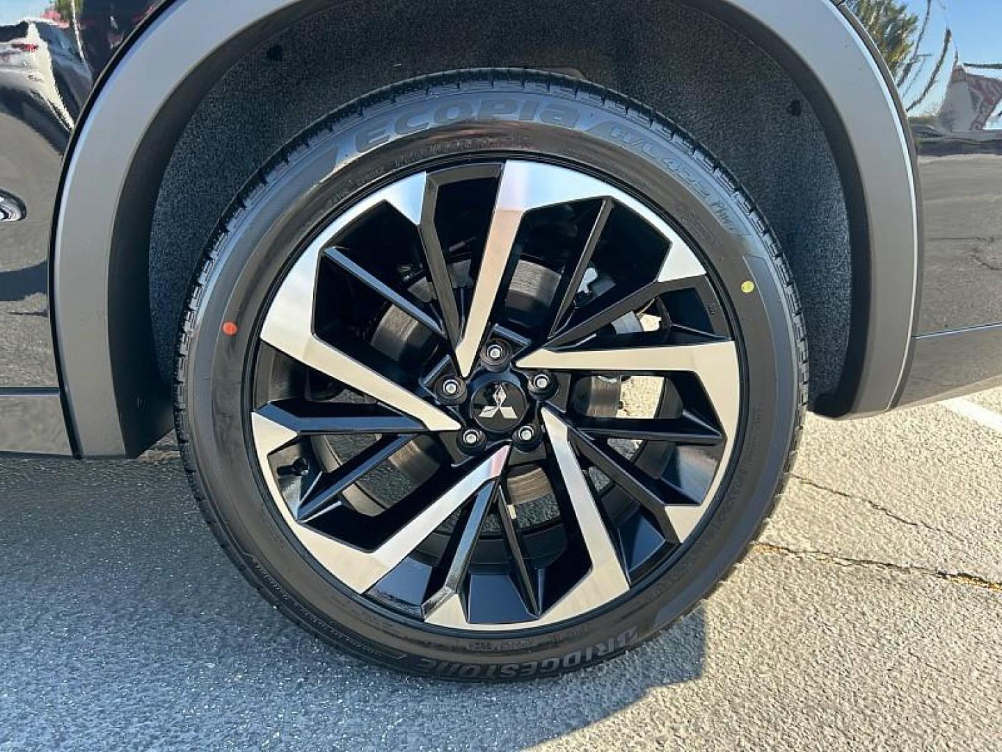 2025 Mitsubishi Outlander Plug-In Hybrid (JA4T5WA92SZ) with an 4-Cyl Hybrid 2.4 Liter engine, Automatic 1-Spd transmission, located at 412 Auto Vista Drive, Palmdale, 93551, (661) 945-0620, 34.592636, -118.136681 - Photo#13