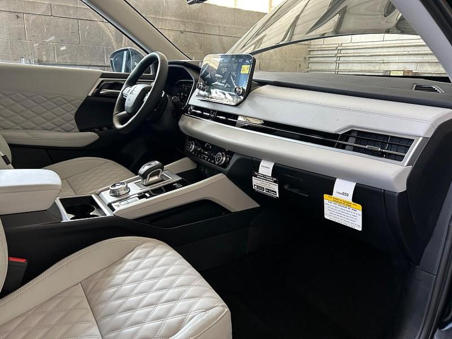 2025 Mitsubishi Outlander Plug-In Hybrid (JA4T5WA92SZ) with an 4-Cyl Hybrid 2.4 Liter engine, Automatic 1-Spd transmission, located at 412 Auto Vista Drive, Palmdale, 93551, (661) 945-0620, 34.592636, -118.136681 - Photo#28