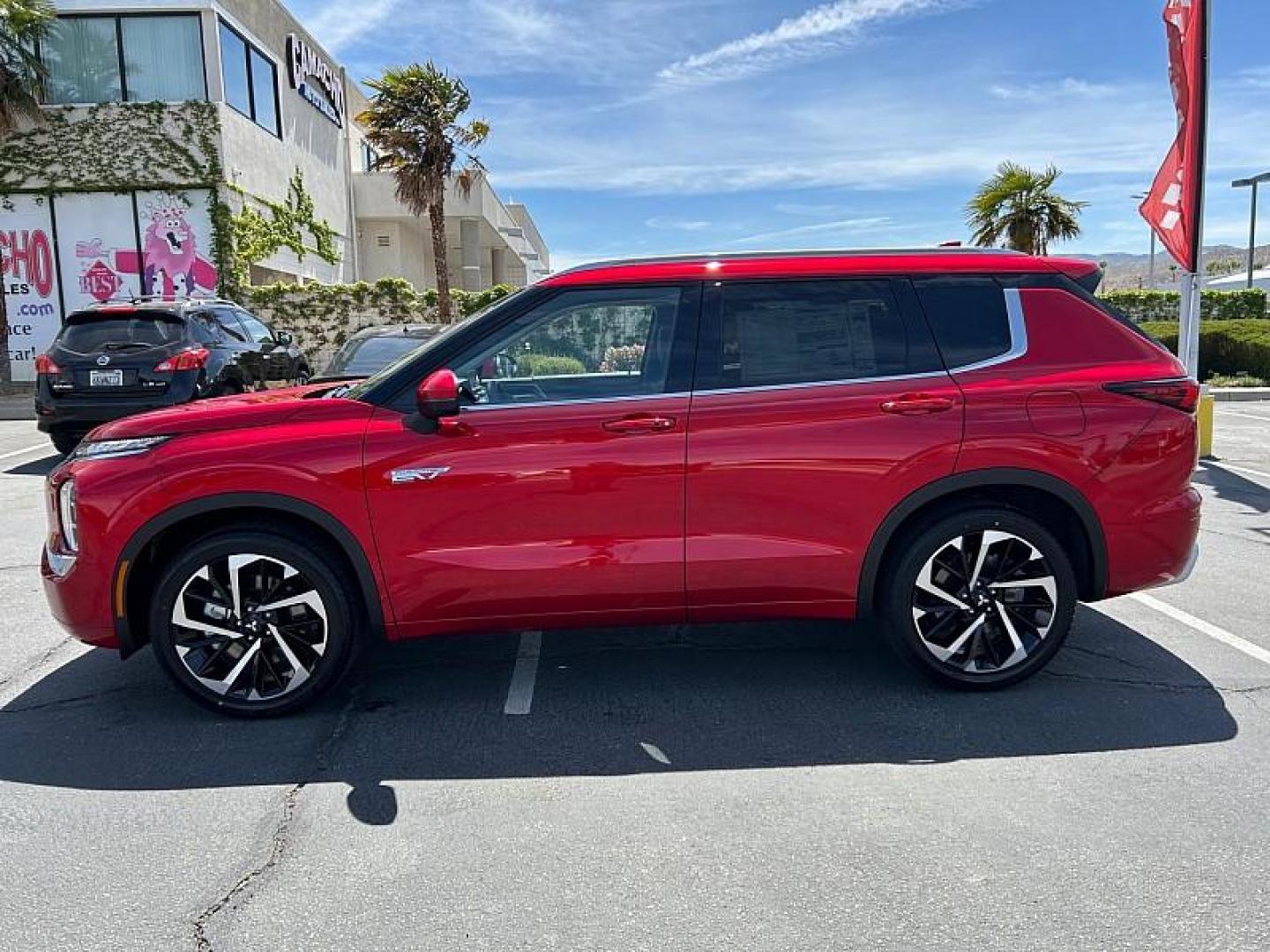 2025 Mitsubishi Outlander Plug-In Hybrid (JA4T5WA94SZ) with an 4-Cyl Hybrid 2.4 Liter engine, Automatic 1-Spd transmission, located at 412 Auto Vista Drive, Palmdale, 93551, (661) 945-0620, 34.592636, -118.136681 - Photo#3