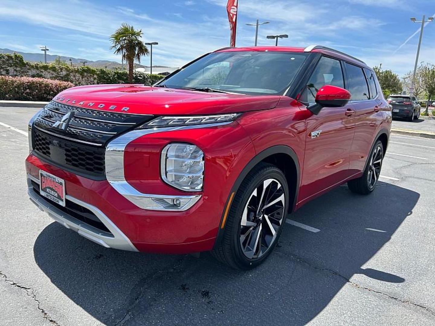 2025 Mitsubishi Outlander Plug-In Hybrid (JA4T5WA94SZ) with an 4-Cyl Hybrid 2.4 Liter engine, Automatic 1-Spd transmission, located at 412 Auto Vista Drive, Palmdale, 93551, (661) 945-0620, 34.592636, -118.136681 - Photo#4