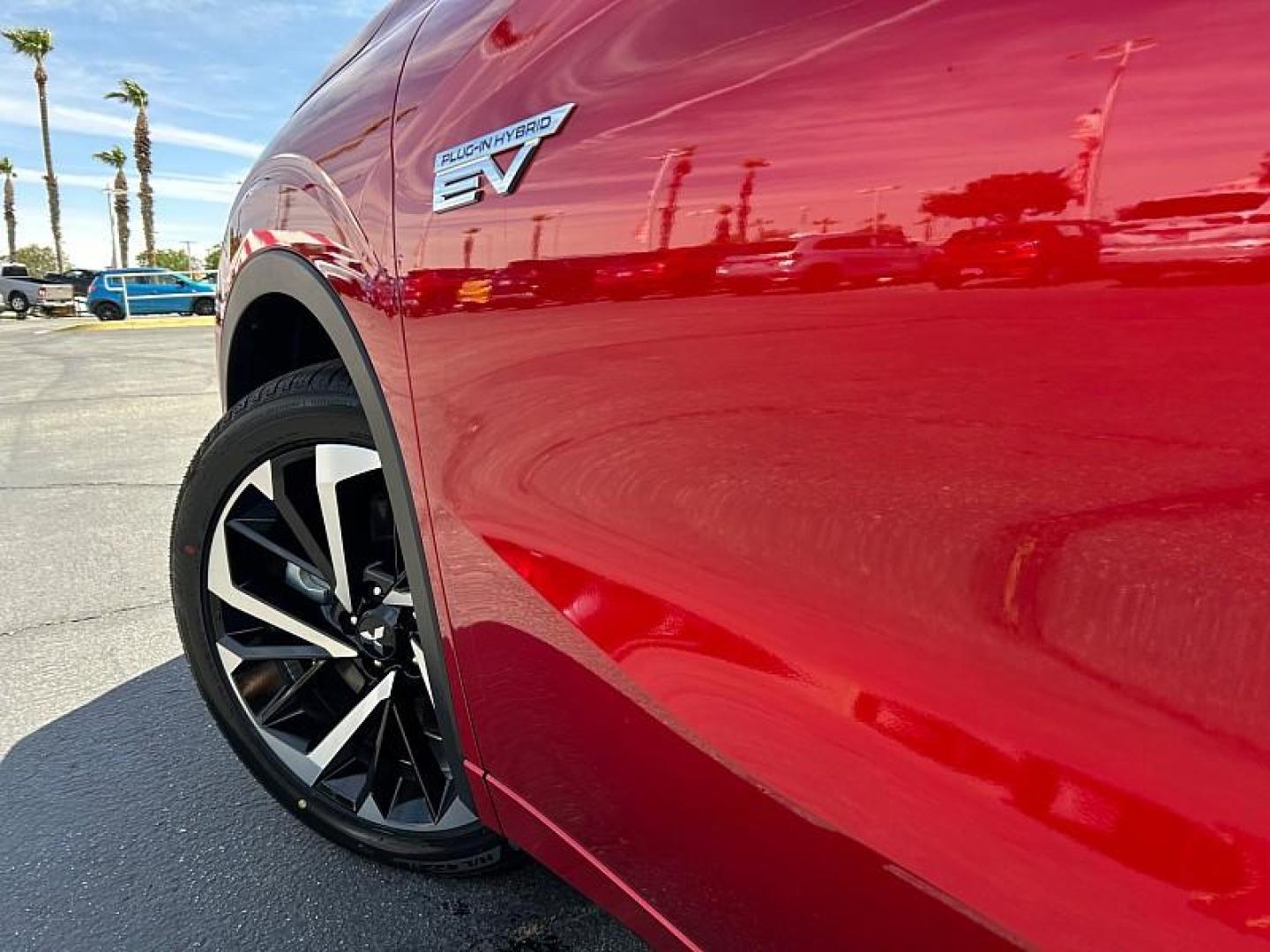 2025 Mitsubishi Outlander Plug-In Hybrid (JA4T5WA94SZ) with an 4-Cyl Hybrid 2.4 Liter engine, Automatic 1-Spd transmission, located at 412 Auto Vista Drive, Palmdale, 93551, (661) 945-0620, 34.592636, -118.136681 - Photo#6