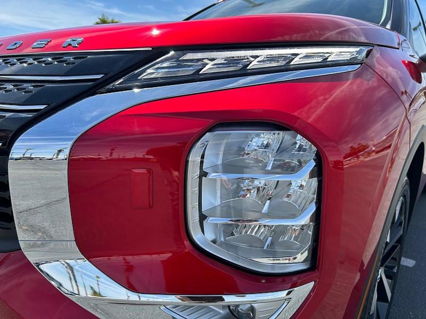 2025 Mitsubishi Outlander Plug-In Hybrid (JA4T5WA94SZ) with an 4-Cyl Hybrid 2.4 Liter engine, Automatic 1-Spd transmission, located at 412 Auto Vista Drive, Palmdale, 93551, (661) 945-0620, 34.592636, -118.136681 - Photo#7