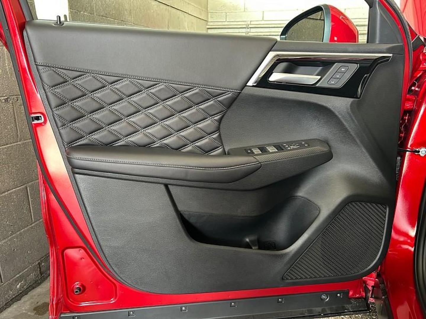 2025 Mitsubishi Outlander Plug-In Hybrid (JA4T5WA94SZ) with an 4-Cyl Hybrid 2.4 Liter engine, Automatic 1-Spd transmission, located at 412 Auto Vista Drive, Palmdale, 93551, (661) 945-0620, 34.592636, -118.136681 - Photo#17