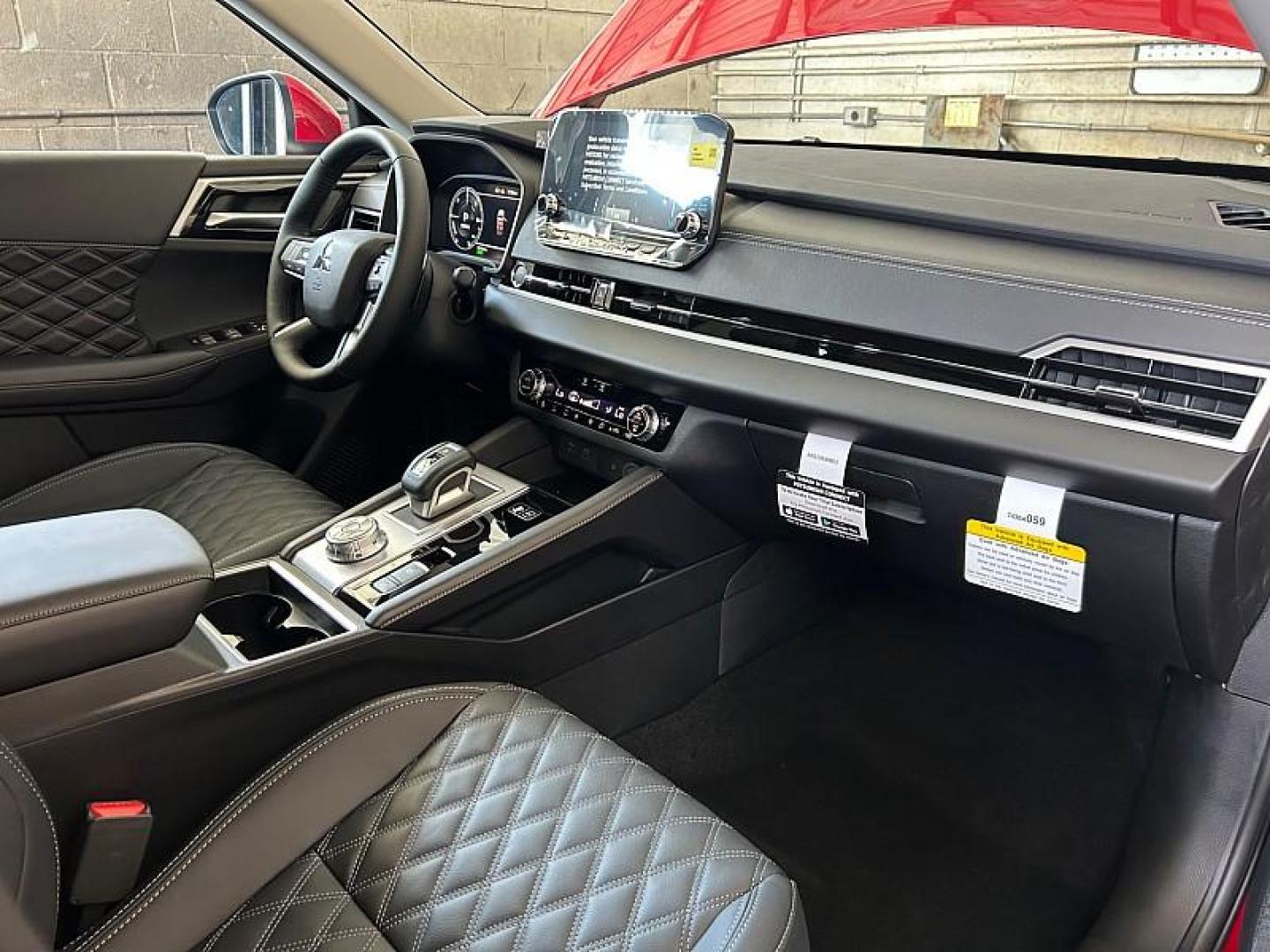2025 Mitsubishi Outlander Plug-In Hybrid (JA4T5WA94SZ) with an 4-Cyl Hybrid 2.4 Liter engine, Automatic 1-Spd transmission, located at 412 Auto Vista Drive, Palmdale, 93551, (661) 945-0620, 34.592636, -118.136681 - Photo#31