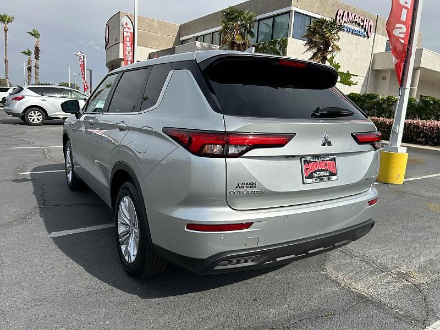 2025 SILVER Mitsubishi Outlander Plug-In Hybrid (JA4T5UA9XSZ) with an 4-Cyl Hybrid 2.4 Liter engine, Automatic 1-Spd transmission, located at 412 Auto Vista Drive, Palmdale, 93551, (661) 945-0620, 34.592636, -118.136681 - Photo#2