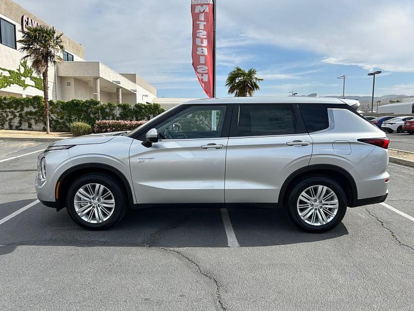 2025 SILVER Mitsubishi Outlander Plug-In Hybrid (JA4T5UA9XSZ) with an 4-Cyl Hybrid 2.4 Liter engine, Automatic 1-Spd transmission, located at 412 Auto Vista Drive, Palmdale, 93551, (661) 945-0620, 34.592636, -118.136681 - Photo#3
